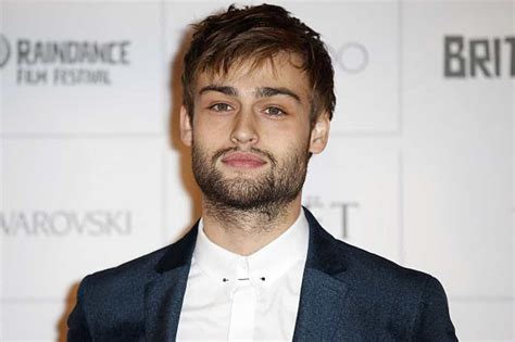 douglas booth personal life.